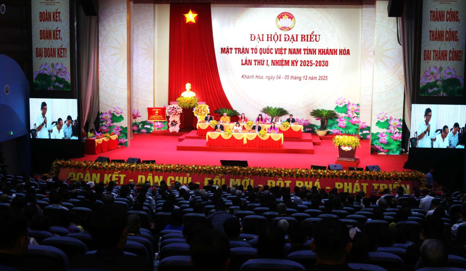 カインホア省第1回ベトナム祖国戦線代表大会、任期2025年から2030年の写真。写真:Phuong Linh