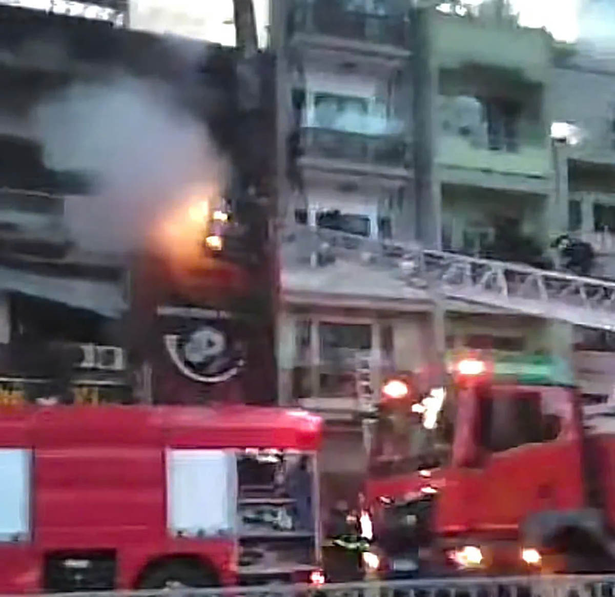 A major fire at a restaurant in the center of Ho Chi Minh City, 4 people died, 1 boy was rescued in time. Photo: Anh Tu