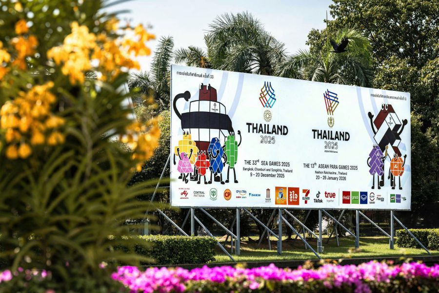Biển quảng cáo SEA Games 2025 được chụp bên ngoài Sân vận động Quốc gia Rajamangala ở Bangkok. Ảnh: AFP