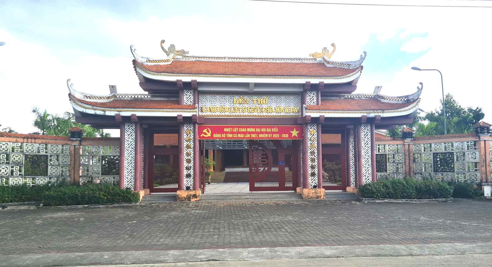 Den tho 10 Anh hung liet si khoi nghia Hon Khoai tai Ca Mau. Anh: Nhat Ho