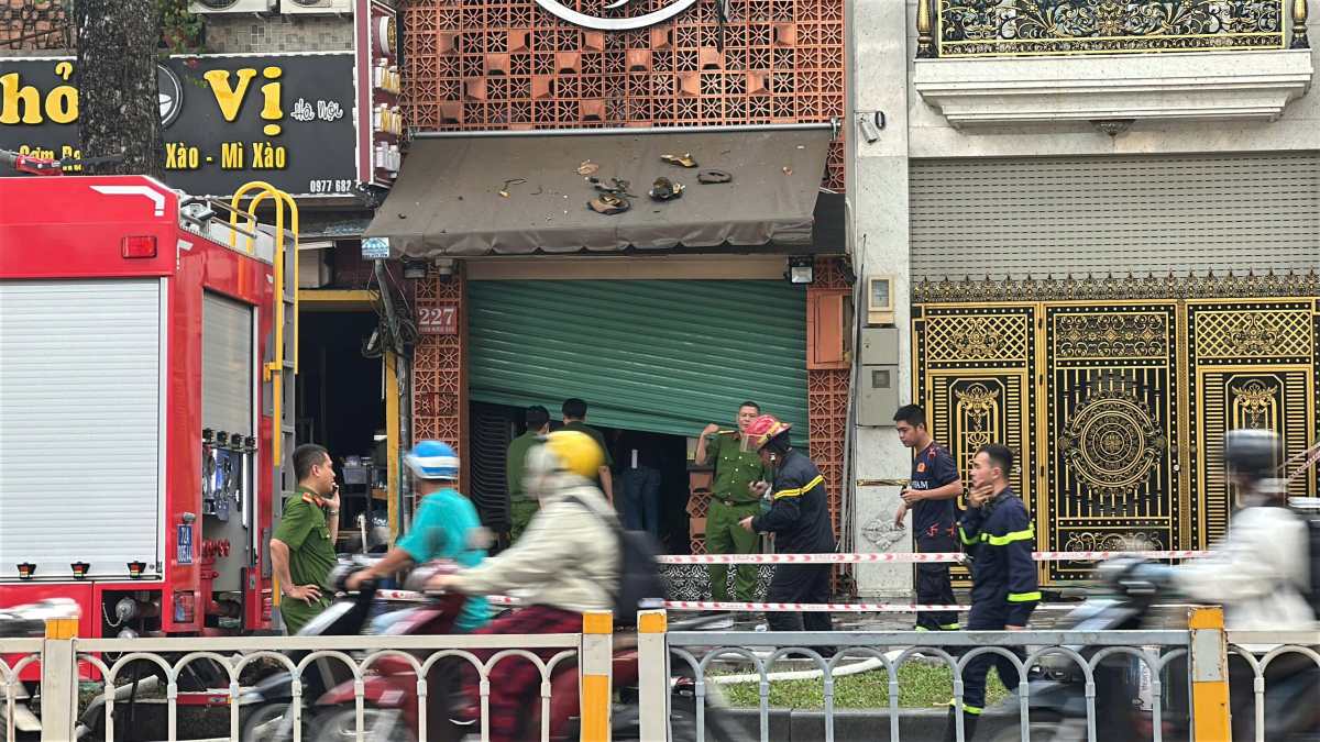 Cong tac chua chay dien ra nhanh chong, lua duoc dap tat hoan toan. Anh: Anh Tu