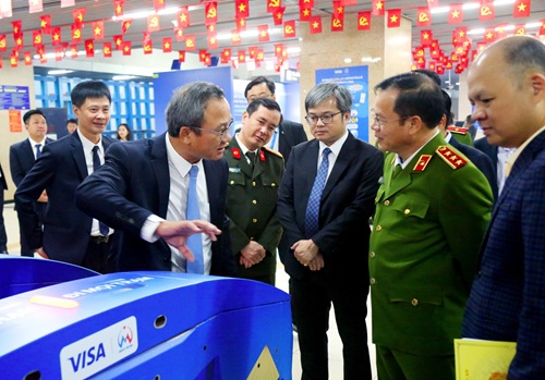 Jernbanen Cat Linh – Ha Dong oppgraderer det automatiske billettsystemet: Bruker ansiktsgjenkjenning, bruker VNeID, ingen kort nødvendig. Foto av Minh Hanh