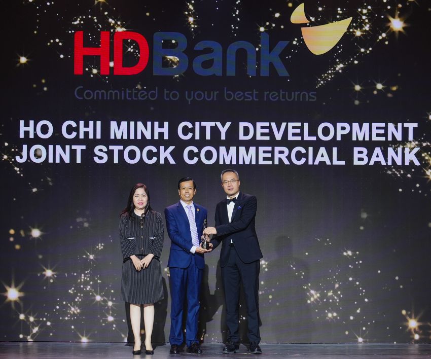 Mr. Pham Van Dau - Director of Finance and Director of HDBank Human Resources - representative of HDBank - received the title of "Best Workplace in Asia" 2025 for HDBank. Photo: HDBank