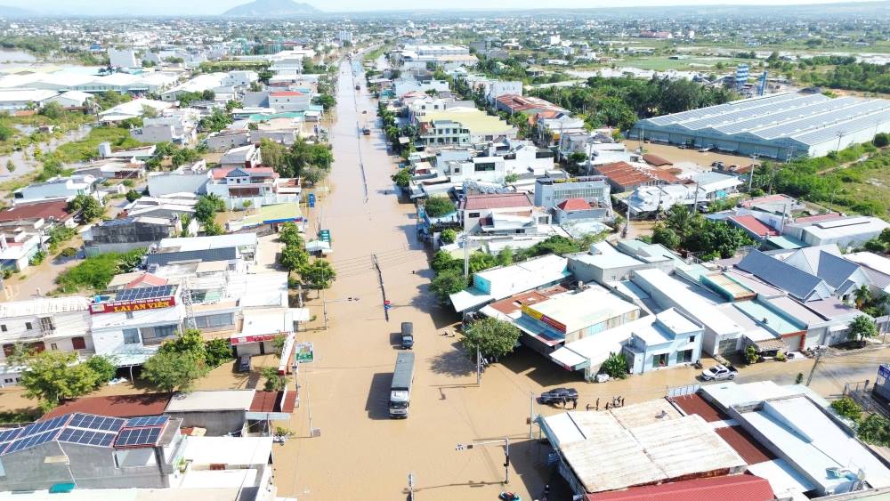 Quoc lo 1 doan km1700 van con ngap, sang 5.12. Anh: Duy Tuan