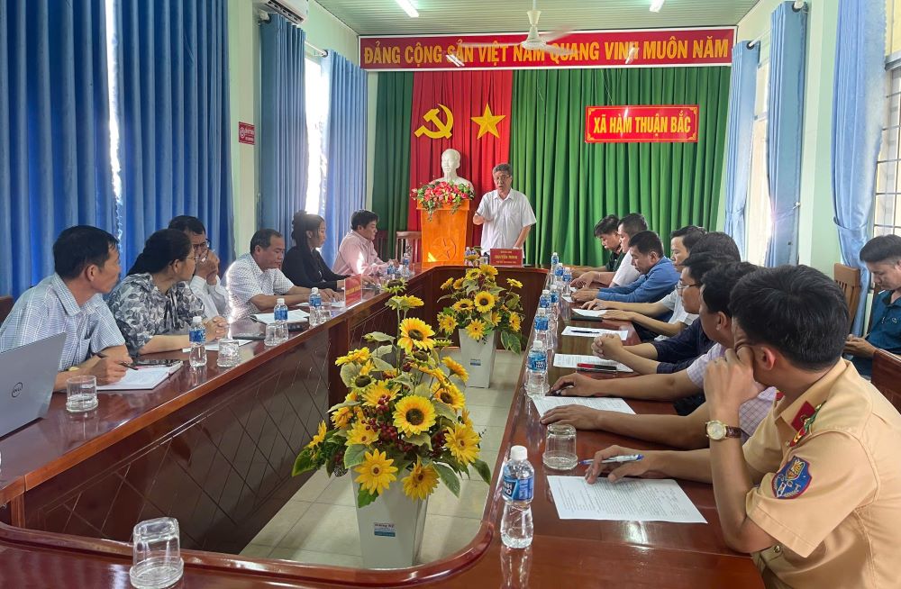 Ong Nguyen Minh - Pho Chu tich UBND tinh Lam Dong di kiem tra tinh hinh ngap lut va trien khai cong tac khac phuc tai cac dia phuong vao sang 5.12. Anh: Duy Tuan