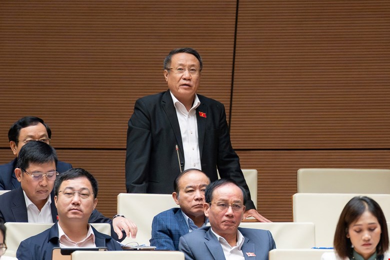 Delegate Ha Sy Dong expressed many concerns when he could only balance VND100,000 billion while the minimum capital demand for the 2026-2030 period was VND240,000 billion. Photo: Quochoi.vn