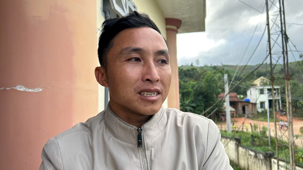 Nguoi dan gui loi cam on den Bao Lao Dong va cac manh thuong quan da ung ho gia dinh. Anh: Phan Tuan