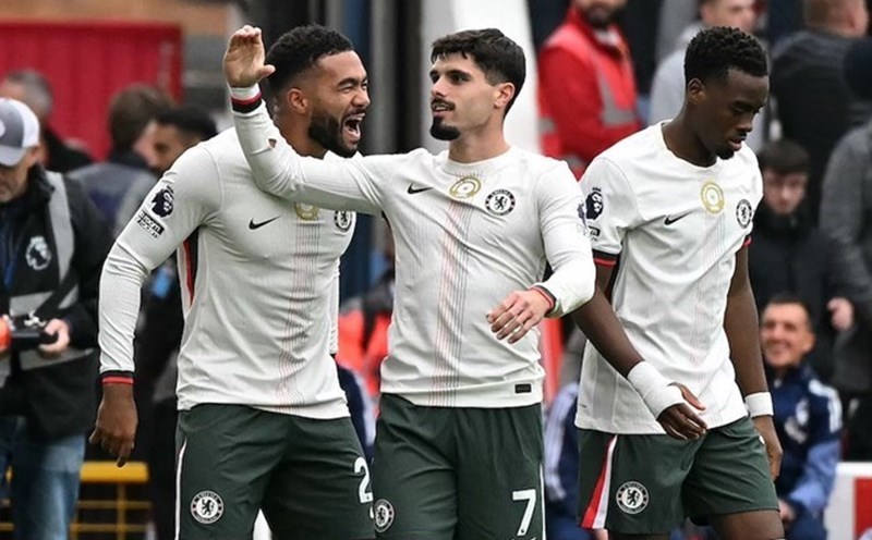 Pedro Neto va cac dong doi van chua the tim duoc su on dinh. Anh: AFP