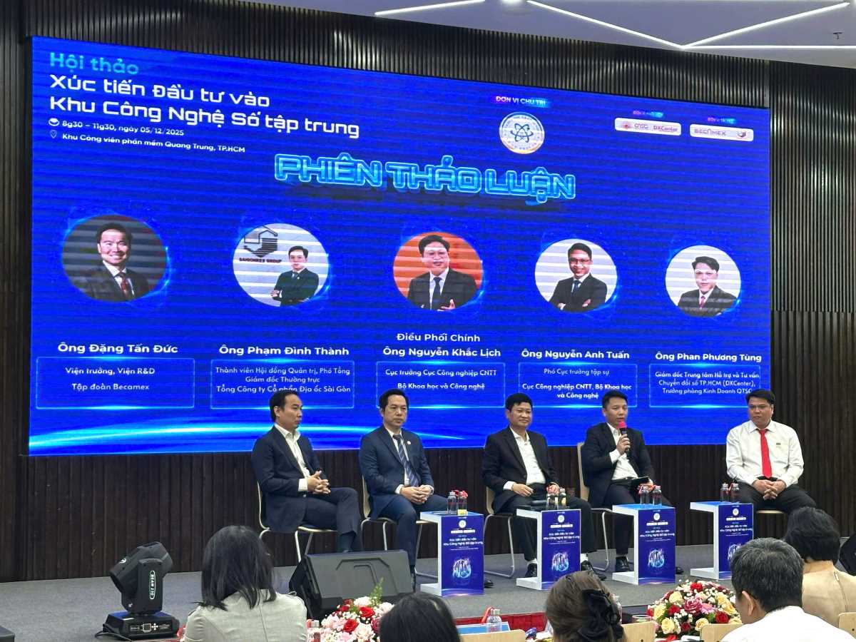 「集中デジタルテクノロジーハブへの投資促進」セミナーで議論する代表者。写真:トゥー・トゥイ