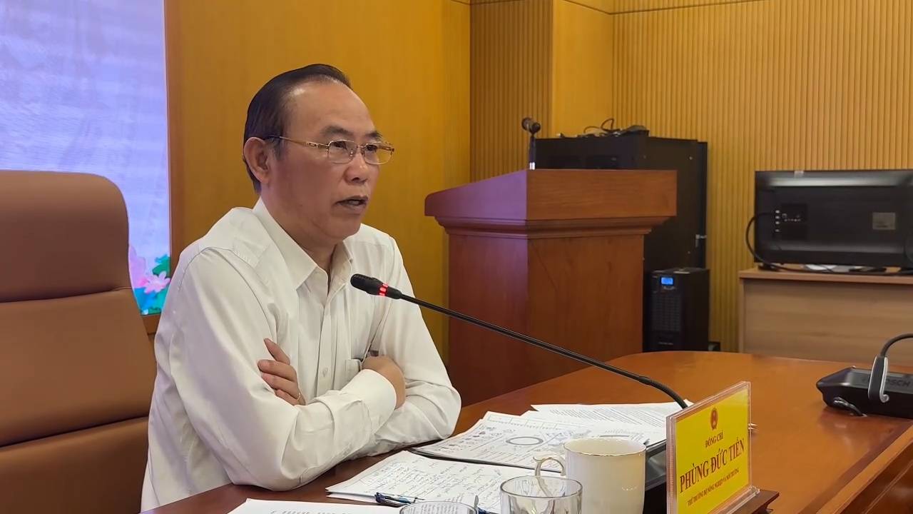 Thu truong Phung Duc Tien nhan manh viec dieu chinh quy trinh van hanh la can thiet de thich ung voi cuc doan khi hau.