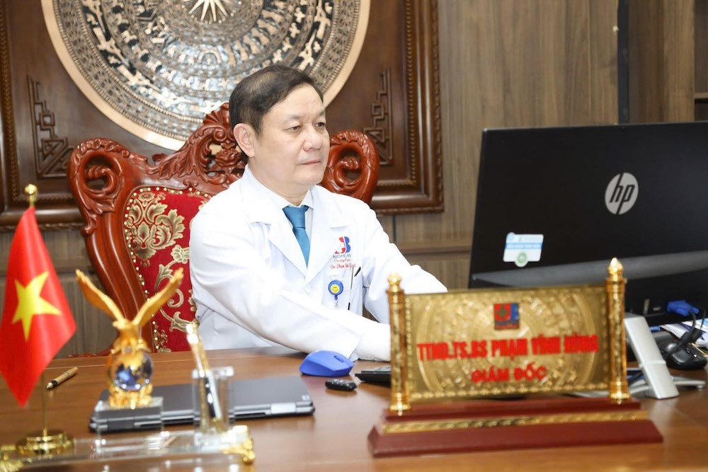 TTND.TS.BS Pham Vinh Hung - Director del Hospital de Oncologia de Nghe An ex Presidente del Sindicato del Hospital honrado. Foto: Sindicato de Nghe An