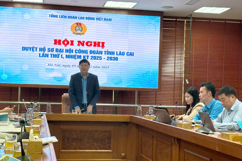 Ong Phan Van Anh, Pho Chu tich Tong Lien doan Lao dong Viet Nam phat bieu chi dao Hoi nghi. Anh: Manh Hung 