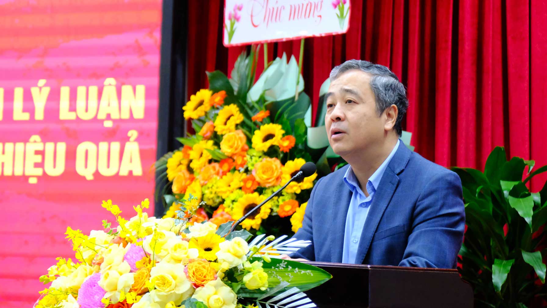 Ong Ngo Dong Hai - Uy vien Ban Chap hanh Trung uong Dang, Pho Truong Ban Tuyen giao va Dan van Trung uong - phat bieu tai toa dam. Anh: My Ly