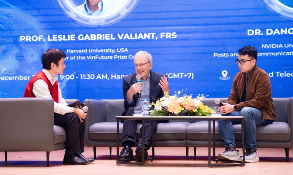 GS. Leslie Gabriel Valiant giao luu tai Hoc vien Cong nghe Buu chinh Vien thong. Anh: PTIT