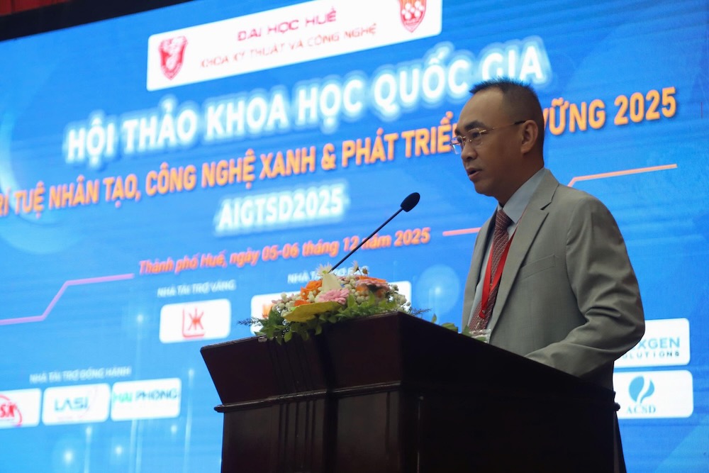 PGS-TS Nguyen Quang Lich – Truong Khoa Ky thuat va Cong nghe phat bieu tai chuong trinh. Anh: Hong Quan