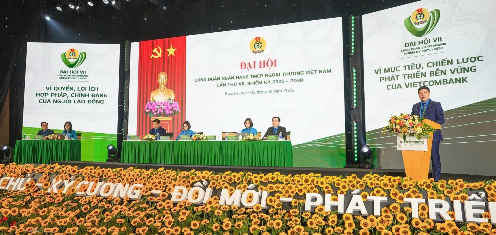 Ong Hong Quang - Chu tich Cong doan Vietcombank phat bieu tai dai hoi. Anh: Ha Anh