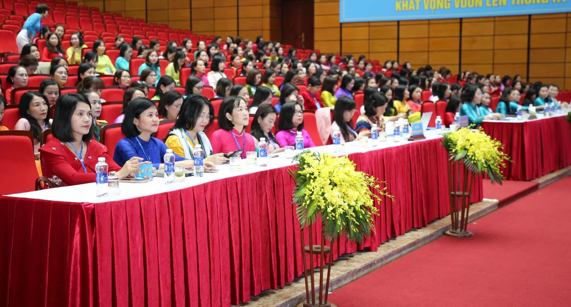 Quang Tri省第1回女性代表大会に250人の代表が参加。写真:Cong Sang