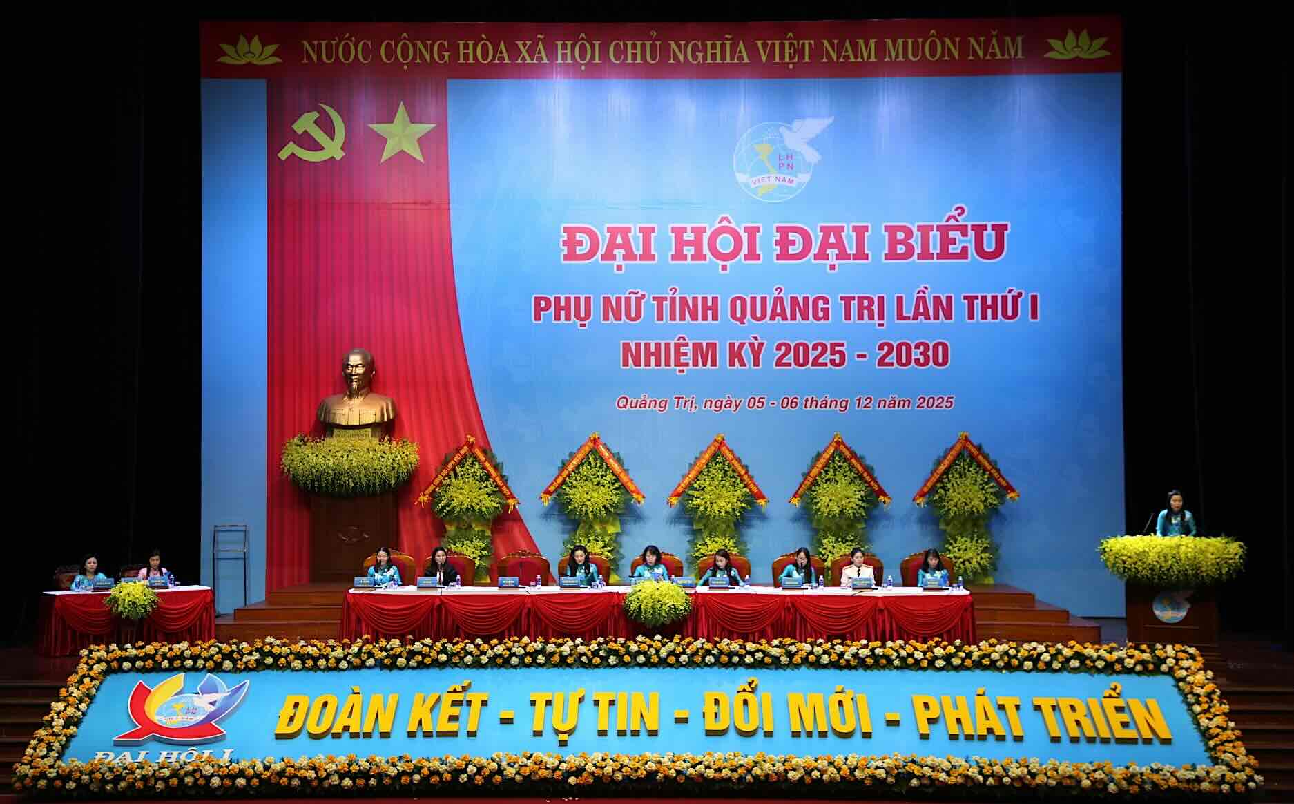 Doan Chu tich, Doan Thu ky tai dai hoi. Anh: Cong Sang