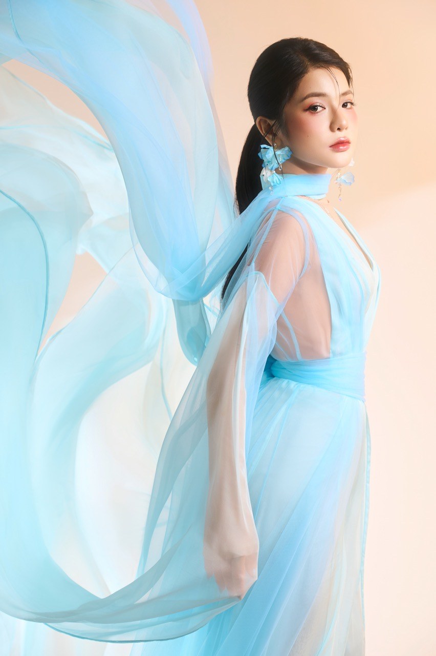 Ca si Bao Yen Rosie. Anh: Nghe si cung cap.