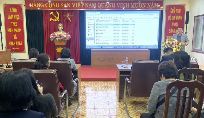 Yen Nghia 구 노동조합이 12월 5일에 조직한 노동조합 재정에 대한 교육 수업 사진: CDP