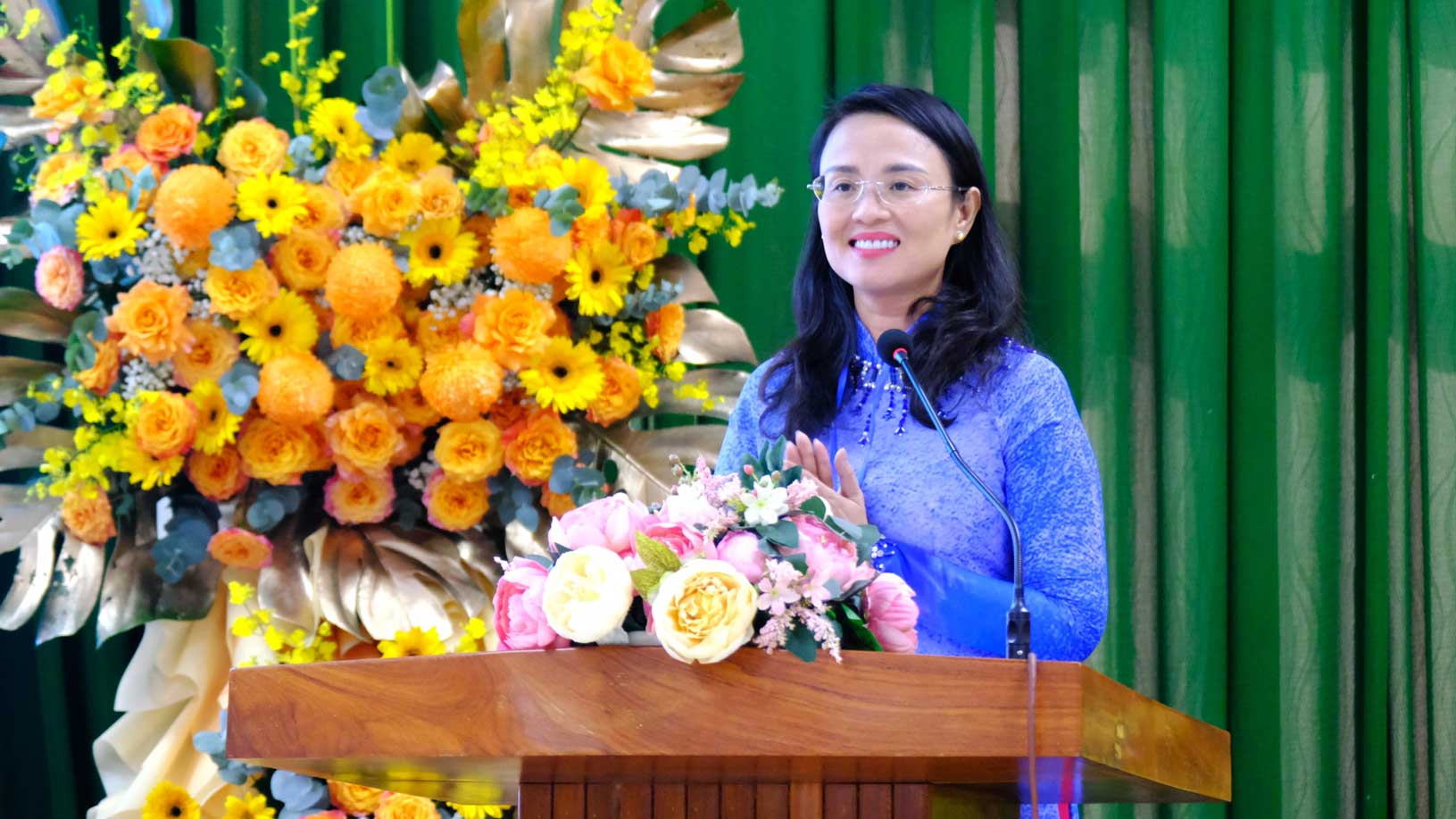 ba Le Thi Suong Mai - Uy vien Ban Chap hanh Tong LDLD Viet Nam, Thanh uy vien, Pho Chu tich Uy ban MTTQ Viet Nam TP, Chu tich LDLD TP Can Tho - phat bieu. Anh: My Ly