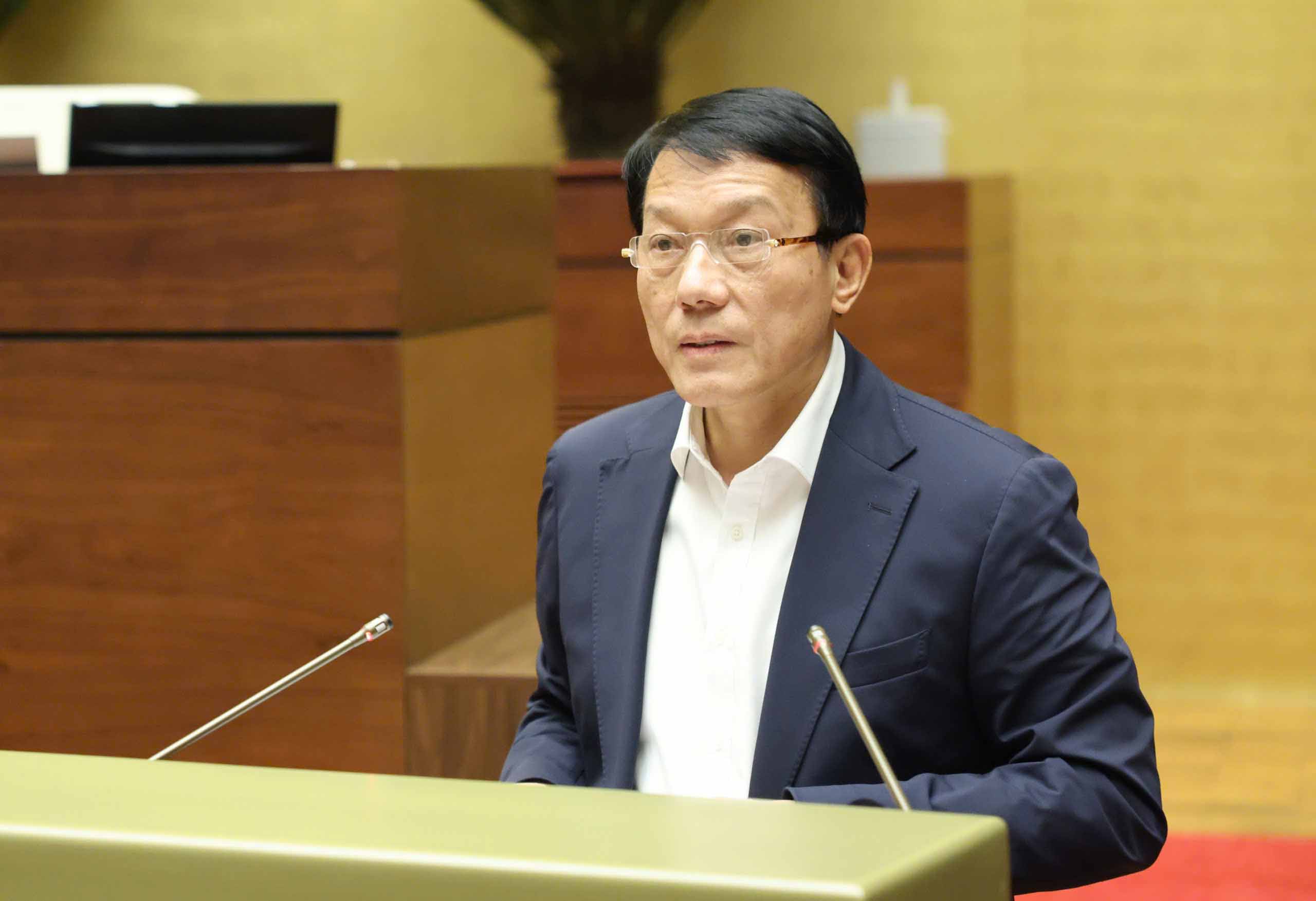 General Luong Tam Quang - Minister of Public Security - presented a Summary Report on the reception and explanation of the draft Law amending and supplementing a number of articles of the Law on Judicial Records. Photo: Quochoi.vn