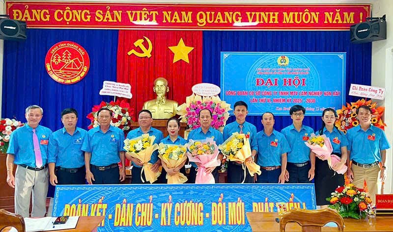 Lancement du comité exécutif du syndicat de base de Kon Ray Forestry Company Limited, mandat VI, mandat 2025-2030. Photo de : Quoc Chinh