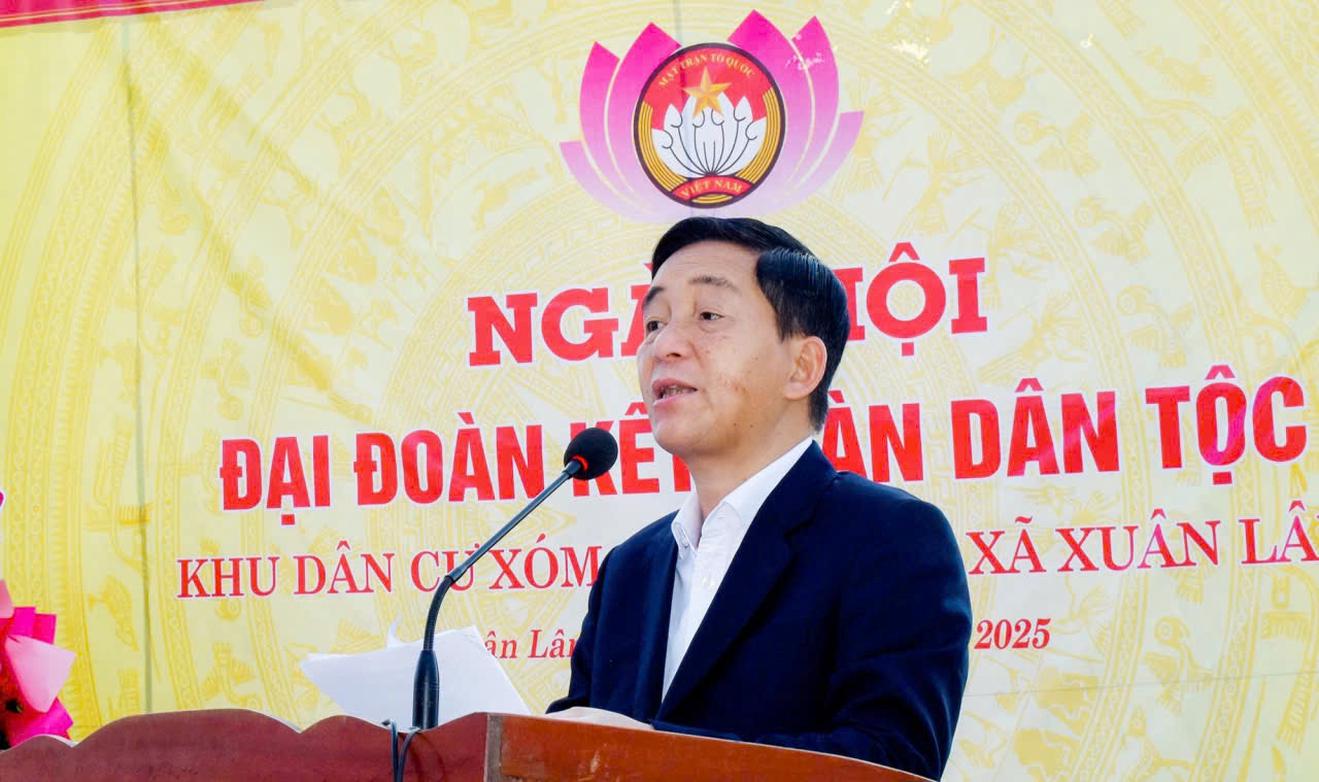 Nghe An 성 감사원장 Chu The Huyen 씨는 2025-2030 임기 Muong Xen 면 당위원회 서기로 임명되었습니다. 사진: Cong Kien