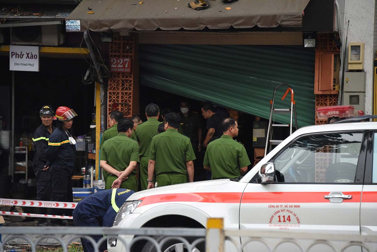 Khu vuc chay bi phong toa de phuc vu cong tac dieu tra. Anh: Minh Tu