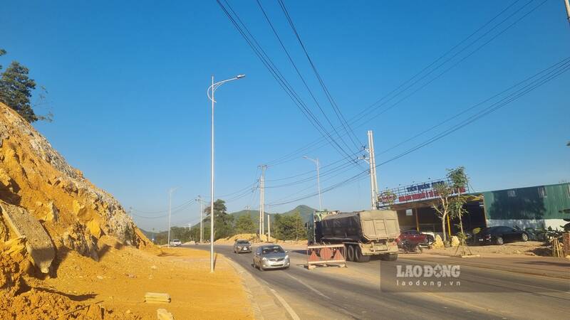 Sat lo gay mat an toan tren tuyen duong tranh xa Son Duong. Anh: Viet Bac