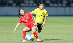 SEA Games 33の開幕戦でマレーシアと対戦するベトナム女子代表。写真:VFV