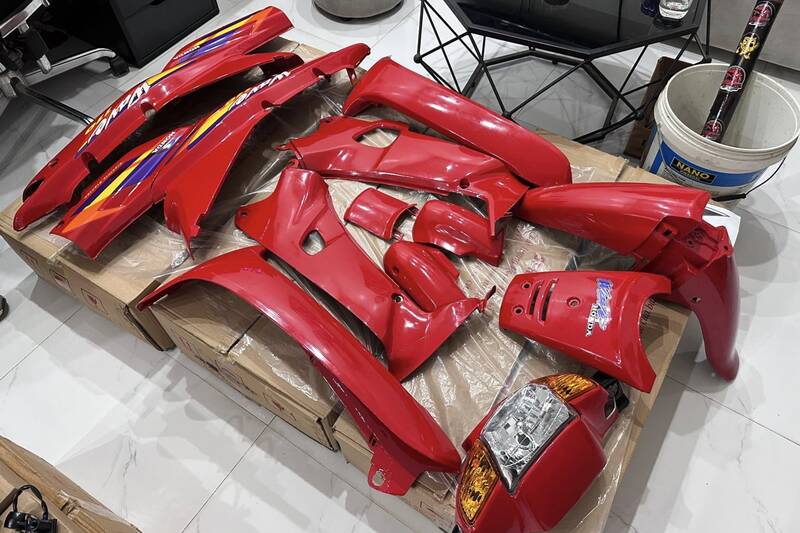 Phu kien xe may troi noi, khong nhan bi thu giu. Anh: Cong an tinh Son La