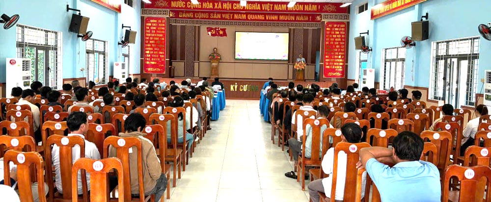 El Sindicato de la comuna de Thang An organiza una conferencia de asesoramiento laboral y promocion de la politica de seguro de desempleo. Foto: Sindicato de Da Nang.