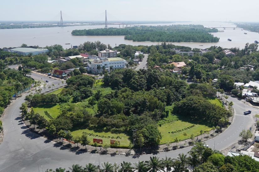 까이케 로터리 부지는 수년 동안 버려져 있습니다. 사진: Ta Quang