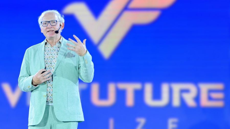 El profesor Toby Walsh de la Universidad de Nueva Gales del Sur Australia profesor asociado de la Asociacion de Computadores de EE. UU. comparte sobre la IA. Foto + Grafico: Hao Thien