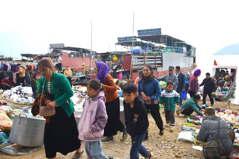 Hoat dong “Van hoa Xu Muong” thu hut dong dao nhan dan va du khach. Anh: Truong Son