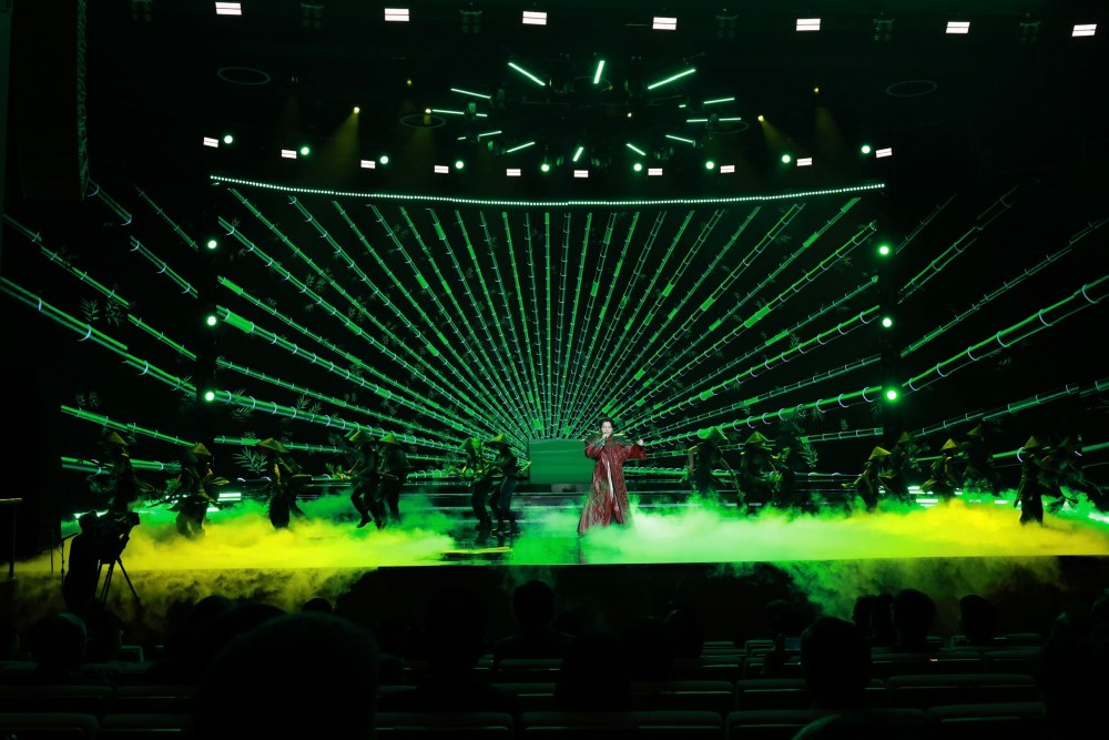 Sân khấu âm nhạc hoành tráng của Đức Phúc. Ảnh: Hải Nguyễn.