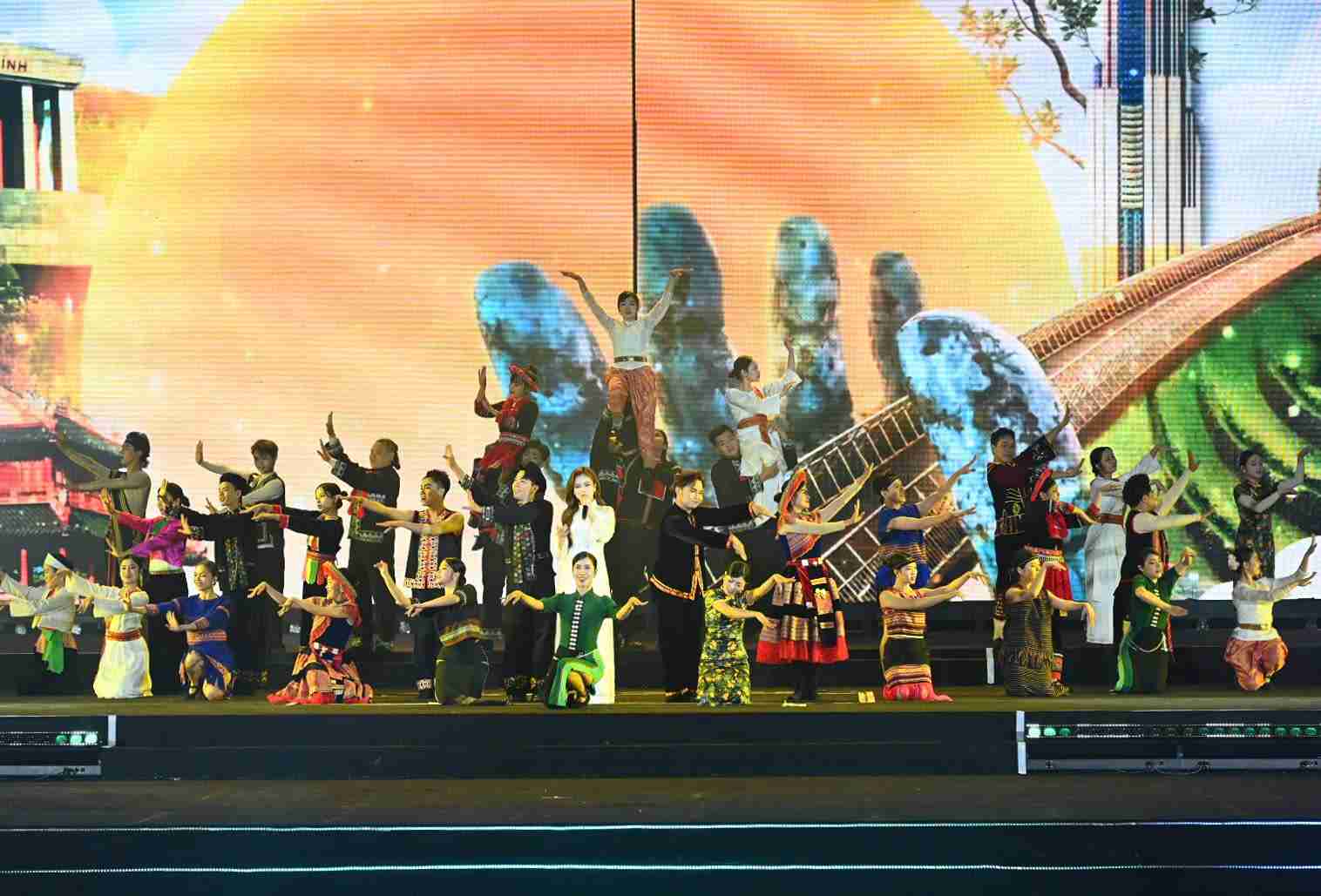 ác nghệ sĩ tái hiện không gian, văn hóa trà các vùng miền ở Việt Nam. Ảnh: Ban tổ chức