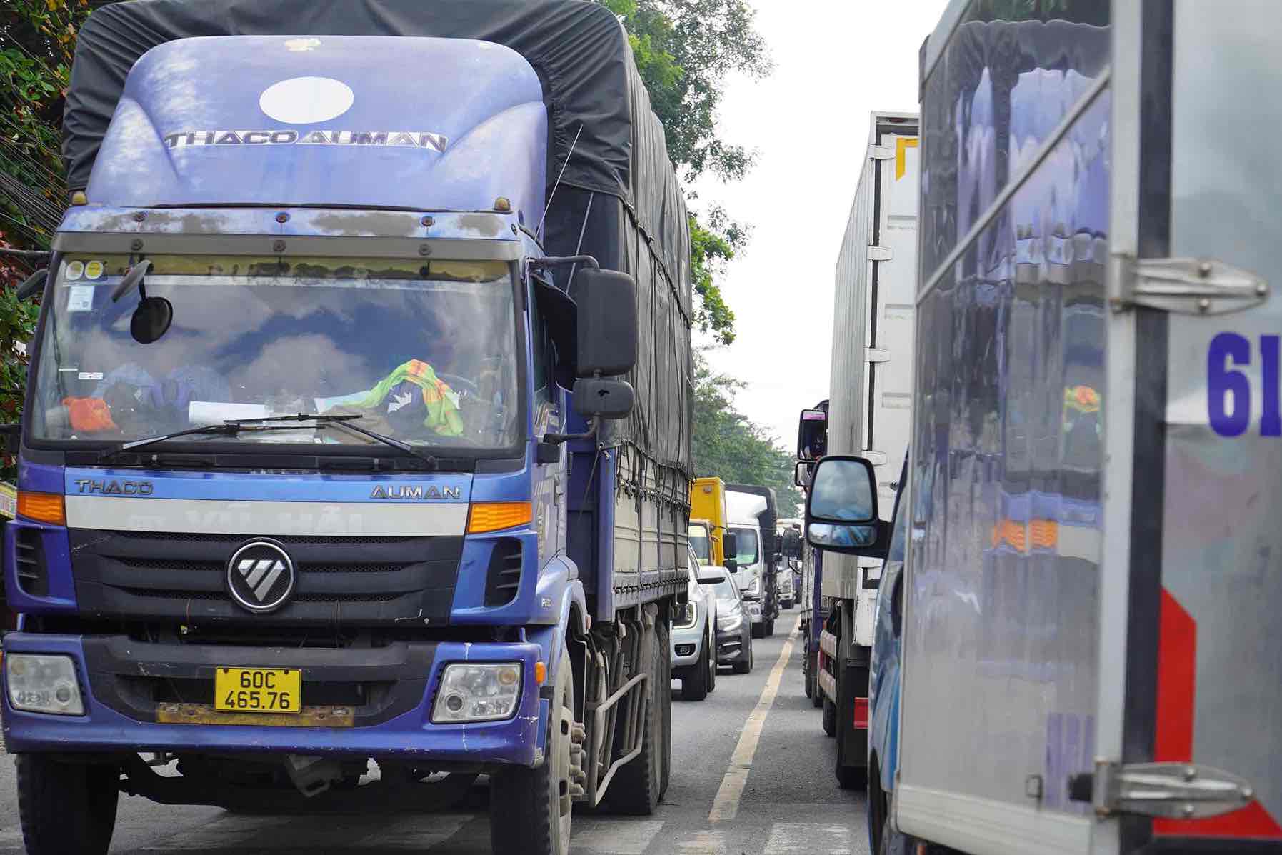 O to ken dac tren duong Bui Van Hoa. Anh: HAC