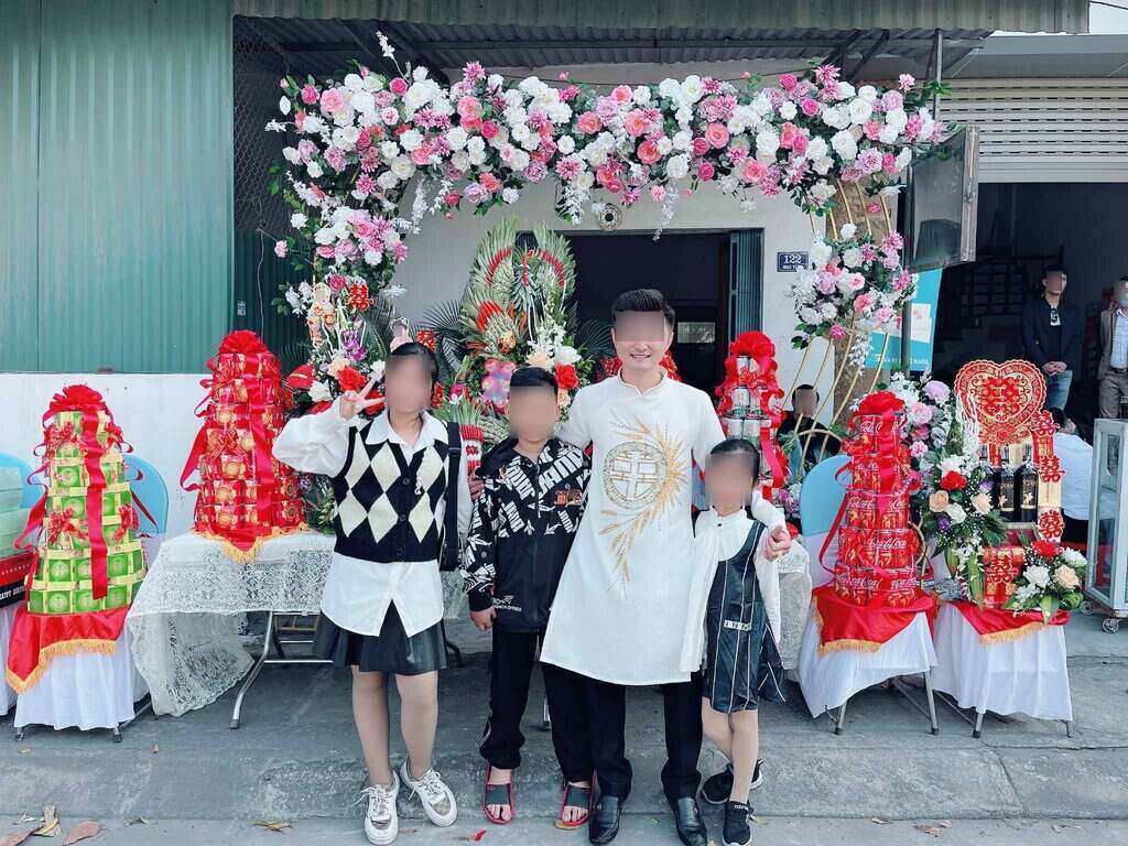 Mr. Hung and his ex-wife's 2 children (left). Photo: Character provided