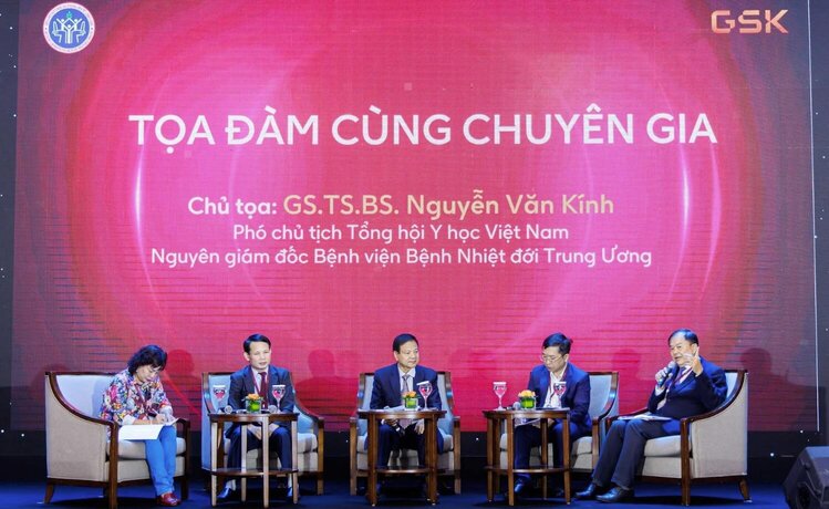 Phien thao luan cung cac chuyen gia y te tai hoi thao. Anh: BTC cung cap