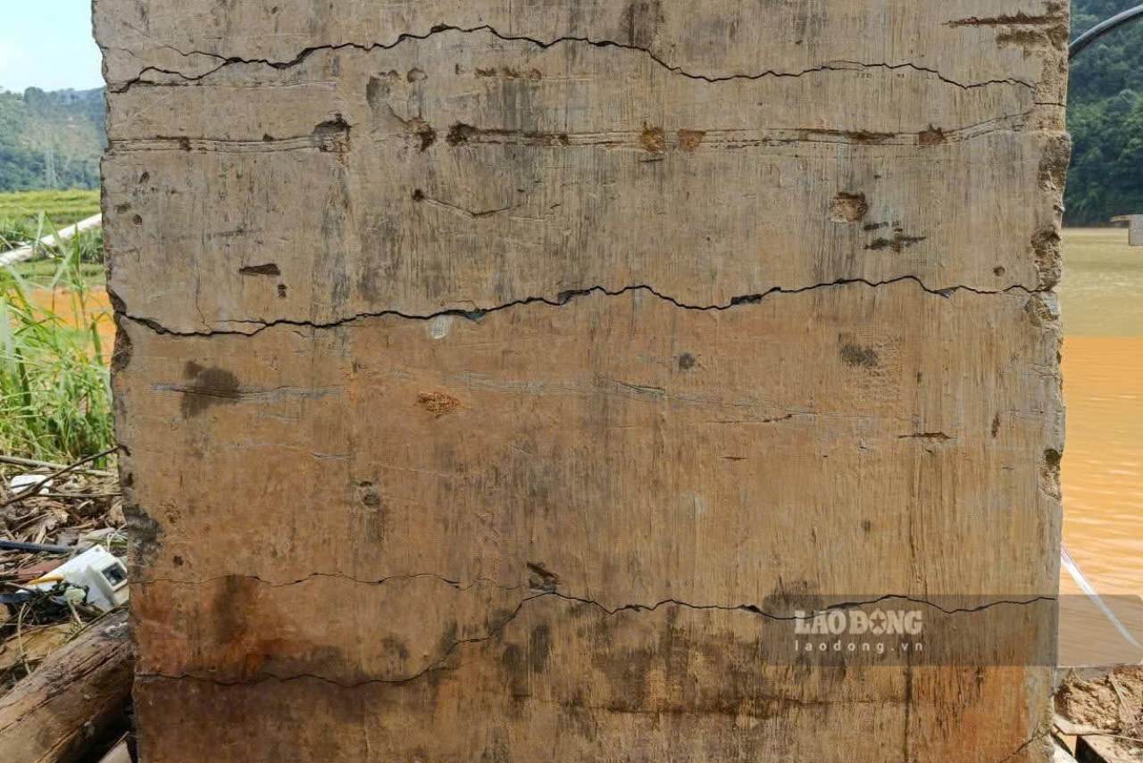 Tru cau bi lu giang xeo xuat hien nhieu vet ran, nut. Anh: Van Duc