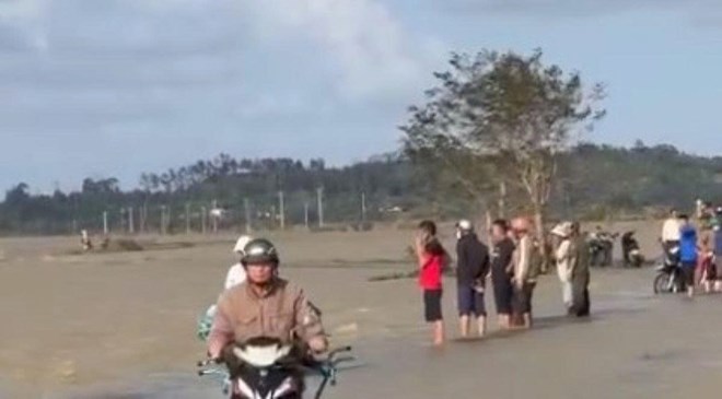 Đi hái cà phê, hai mẹ con ở Đắk Lắk tử vong do rơi xuống ruộng nước chảy xiết