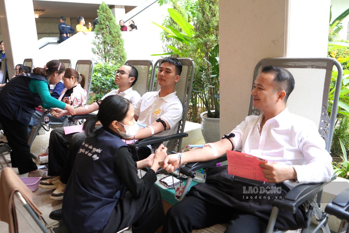 ハイフォン市の1 000人以上の組合員が献血キャンペーンに参加。写真:Mai Dung