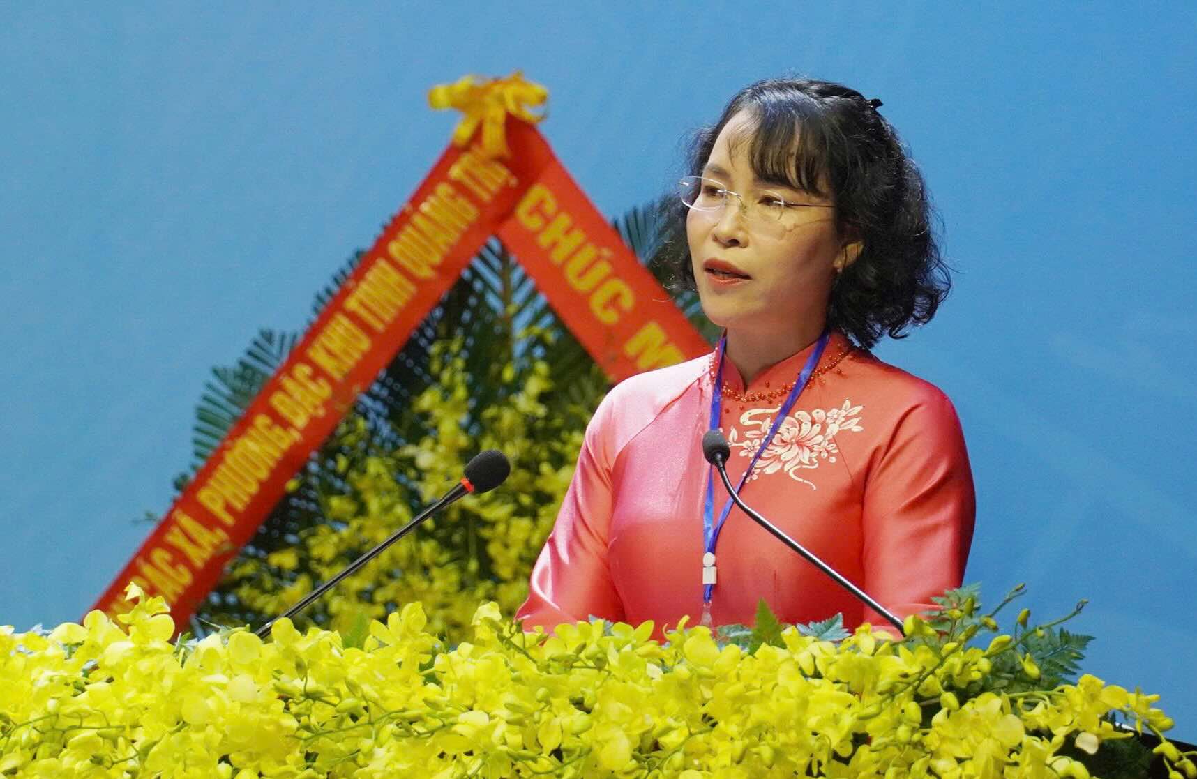 Bà Nguyễn Thị Bích Thủy - Phó Chủ tịch Ủy ban MTTQ Việt Nam tỉnh, Chủ tịch Hội LHPN tỉnh Quảng Trị phát biểu tại Đại hội. Ảnh: Thanh Thảo