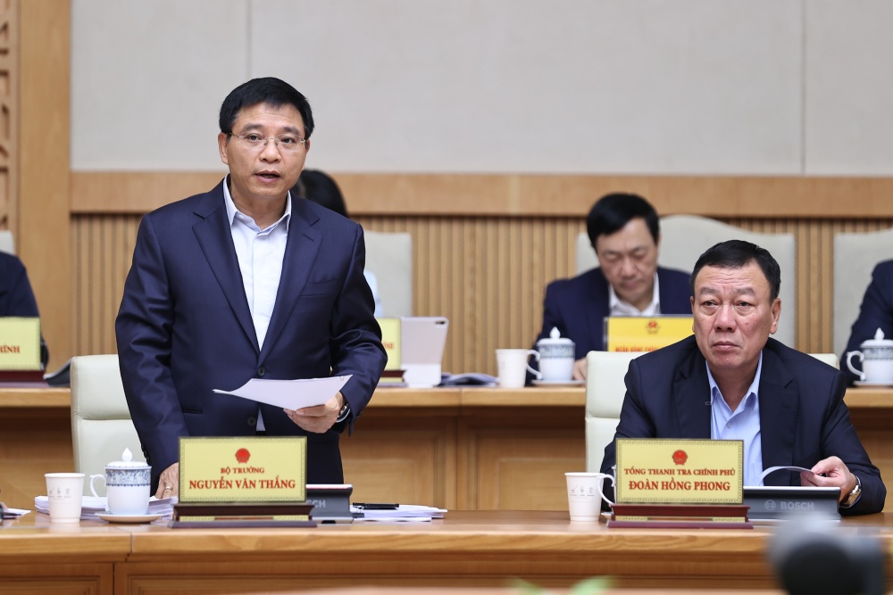 Minister of Finance Nguyen Van Thang said that 20/34 localities are expected to achieve a GRDP growth rate of 8% or more. Photo: Nhat Bac