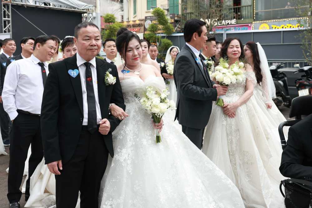 Su kien noi bat voi le cuoi cua 80 cap doi. Anh: Hai Nguyen