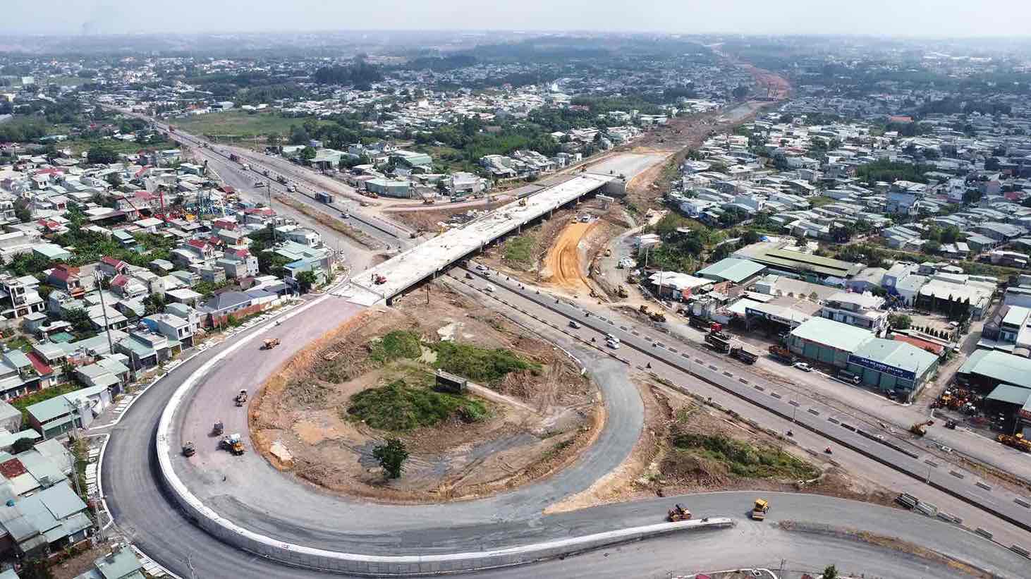 The intersection between Vo Nguyen Giap Street and Bien Hoa - Vung Tau Expressway connecting Ho Chi Minh City. Photo: HAC