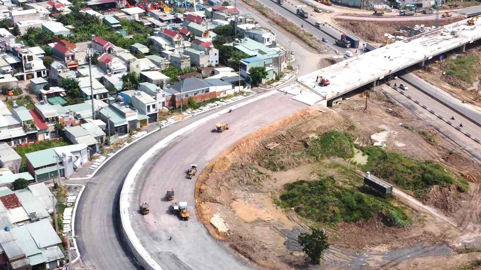 Thi cong tai nut giao giua duong Vo Nguyen Giap voi duong cao toc Bien Hoa - Vung Tau thuoc Du an thanh phan 1. Anh: HAC