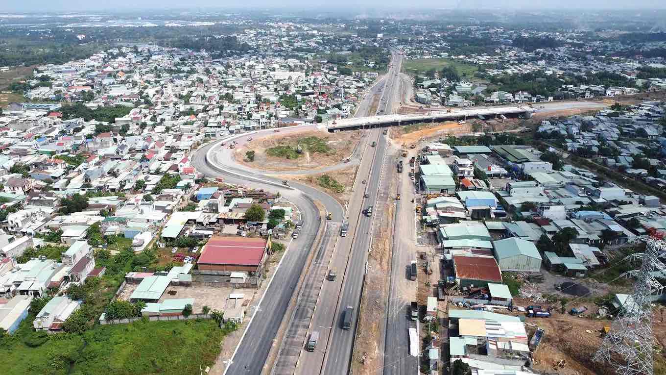 Duong Vo Nguyen Giap huong ra nut giao voi duong cao toc Bien Hoa - Vung Tau. Anh: HAC